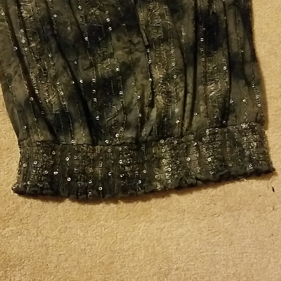 Short sleeved peasant sequined top - Picture 4 of 6